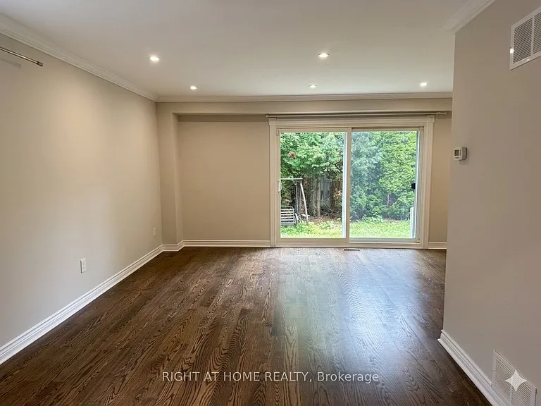 37 Versailles Ct — Photo 7