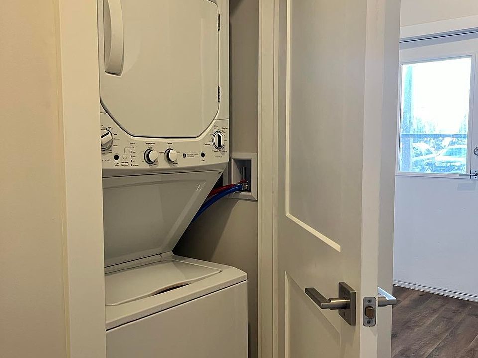 1st image of 2039 Green St APT 2