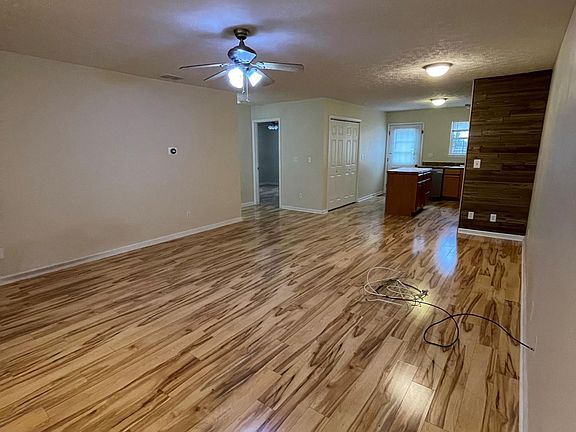 3rd image of 1436 W Daniel Dr