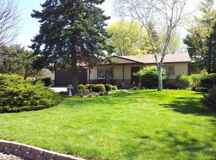 1601 Roslyn Rd, Roselle, IL 60172