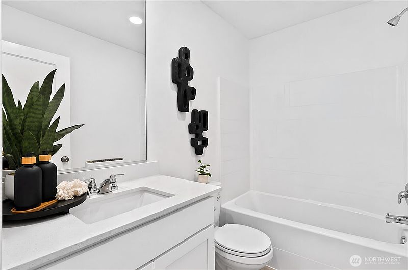 3rd image of 9554 Mineral Avenue NW