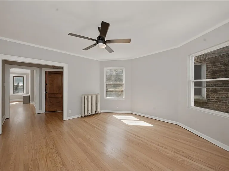 5742 N Rockwell St #2 — Photo 4
