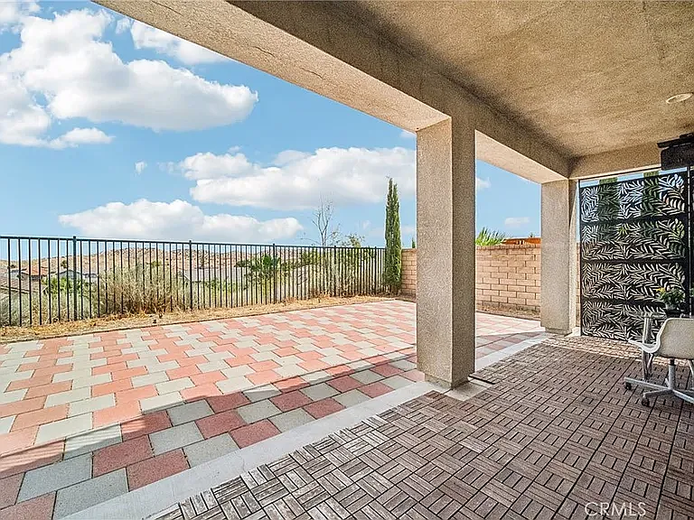 Goldenrain St, Palmdale — Photo 4