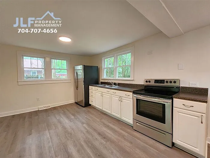 650 Harris St NW — Photo 5