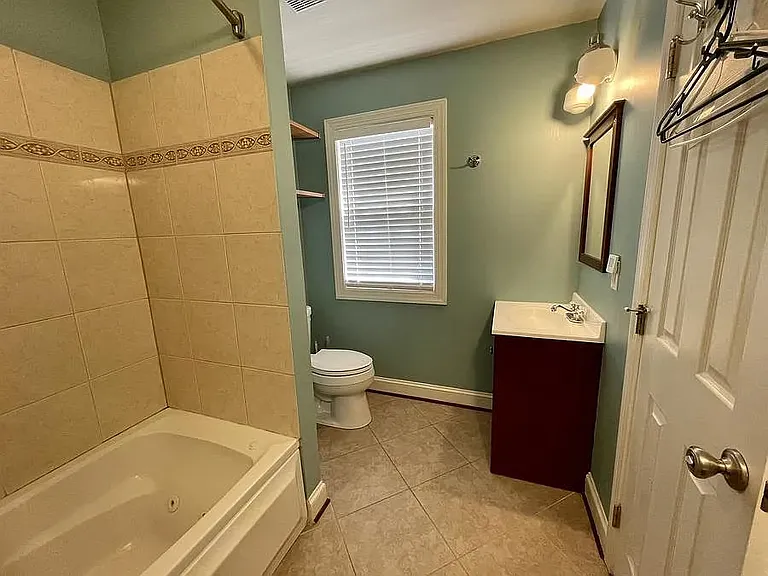 611 Quincy St NW #4 — Photo 18