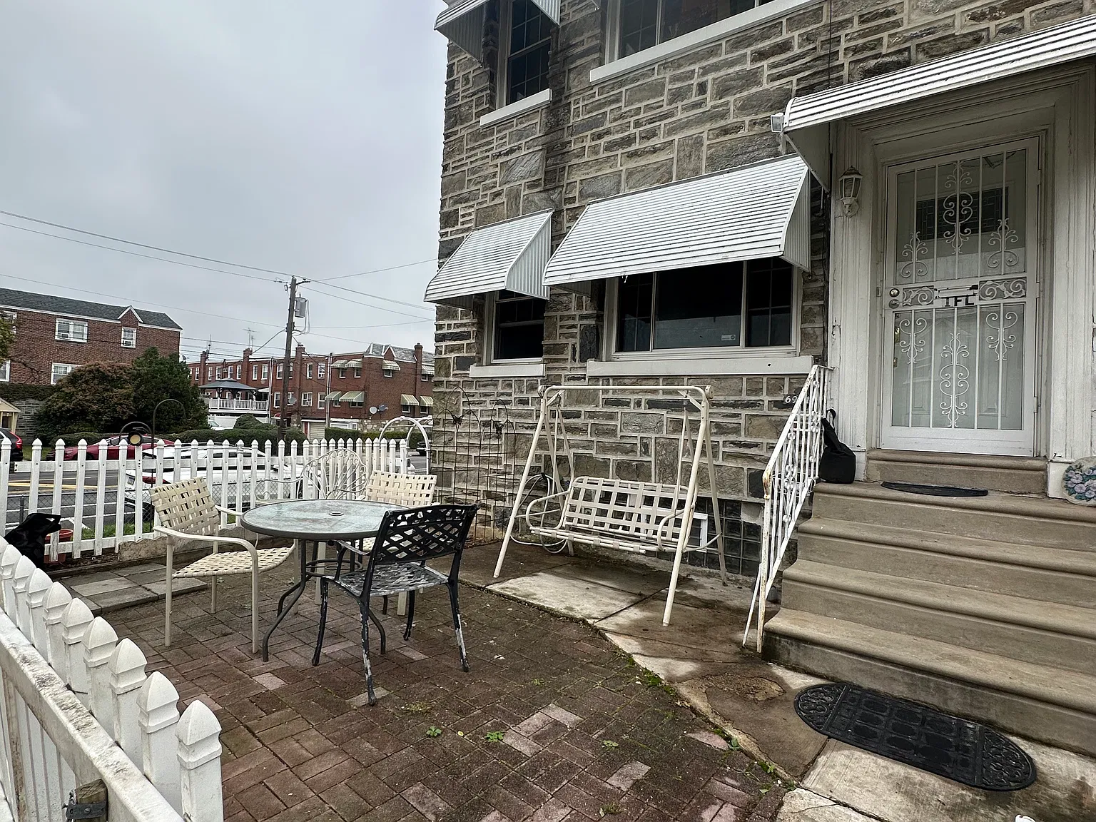 2 bed, 750 sqft, $1,300 — Photo 2