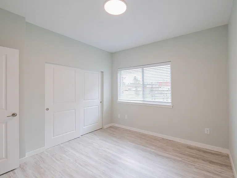 Colima Apartments — Photo 35