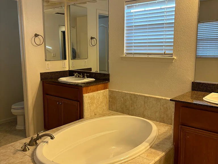 715 S Comunidad St — Photo 22