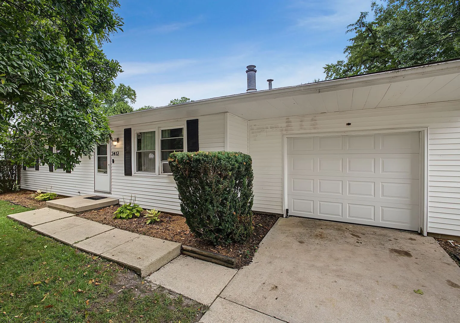 Coming Soon! Southwest Champaign 3-Bedroom, 1.2-Bath Home For Rent — Photo 2