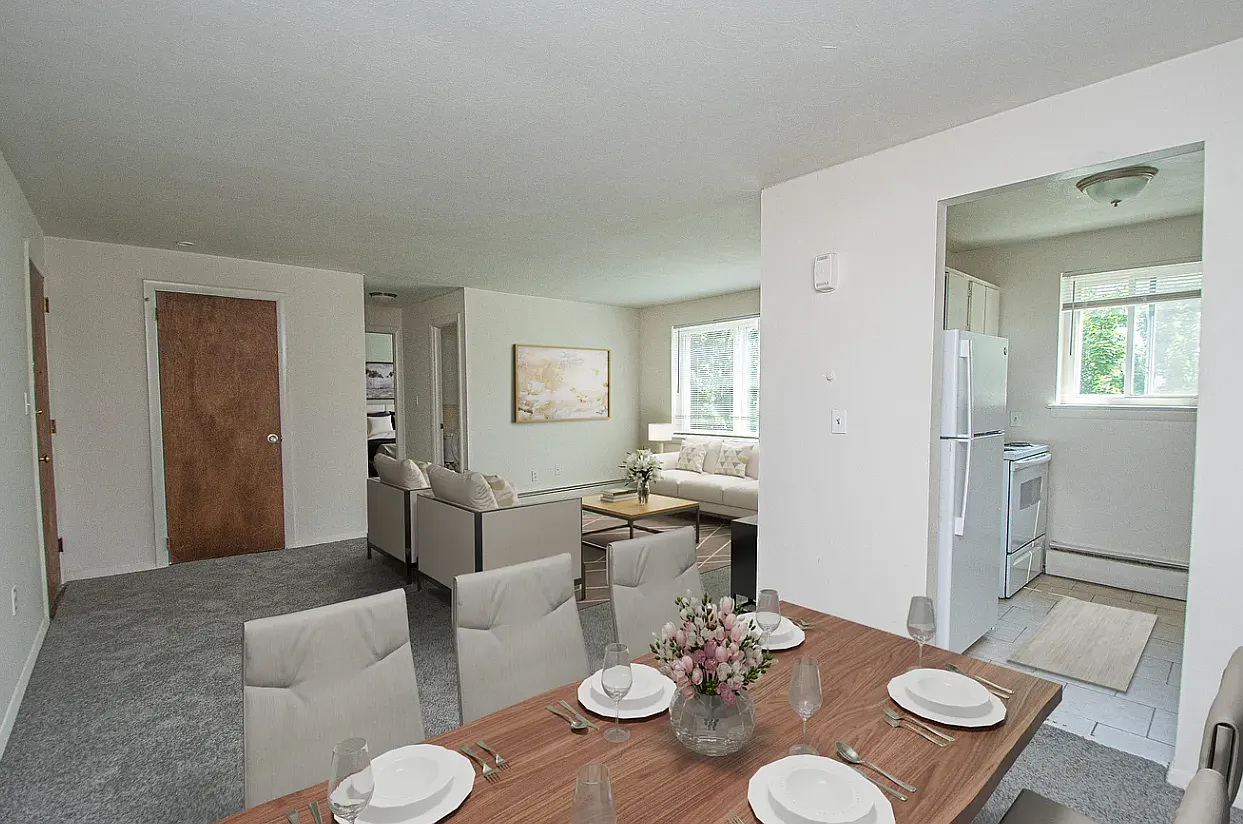 35 Evergreen Ave — Photo 2