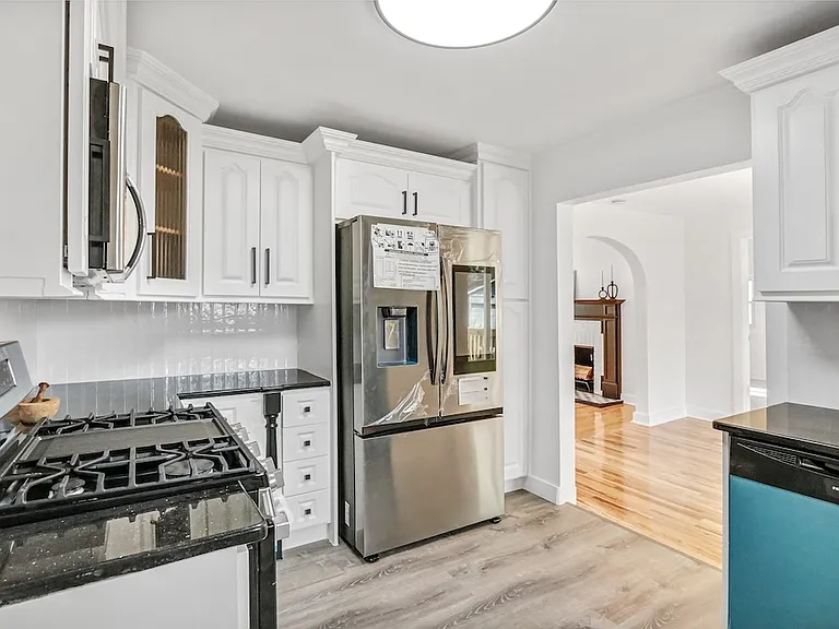 14 Columbus Ave — Photo 24