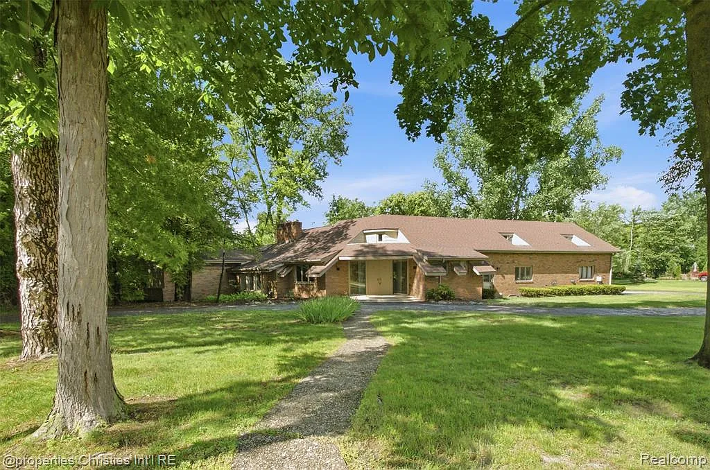 5 bed, 5.5 bath, 5040 sqft, $7,000 — Photo 3
