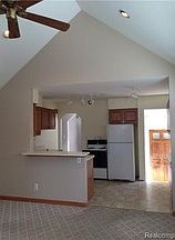5th image of 4403 Elmhurst Ave