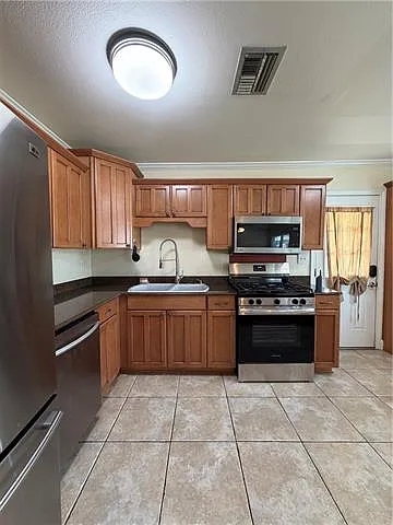 4 bed, 2.0 bath, 1273 sqft, $2,000 — Photo 4