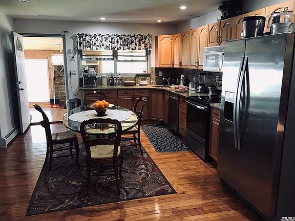 2nd image of 8 Brevoort Pl