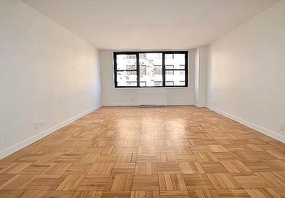 3rd image of 310 W 53rd St #6F