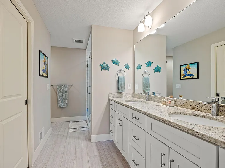 7080 Redwing Ln — Photo 3
