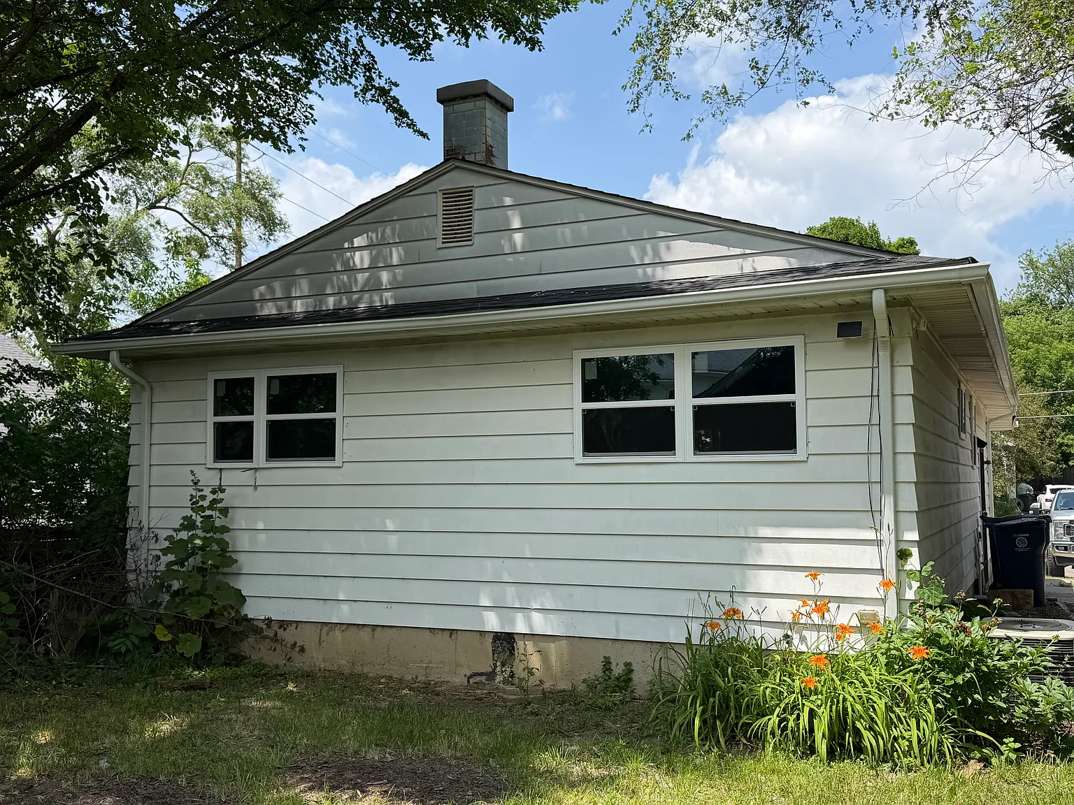 3 bed, 918 sqft, $1,350 — Photo 2