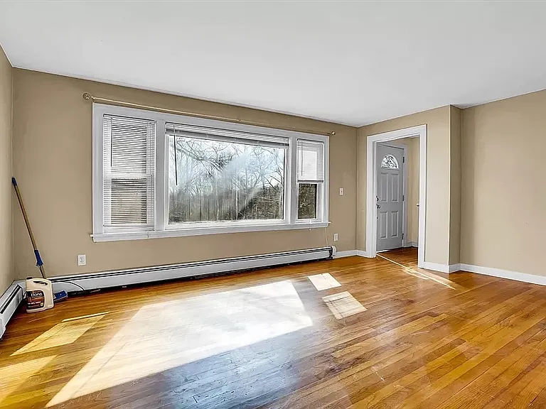 196 Grafton St — Photo 25