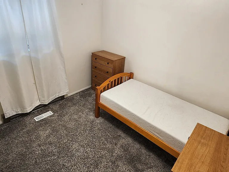 Room 3, private room. $550/mo. Available starting May 4, 2026