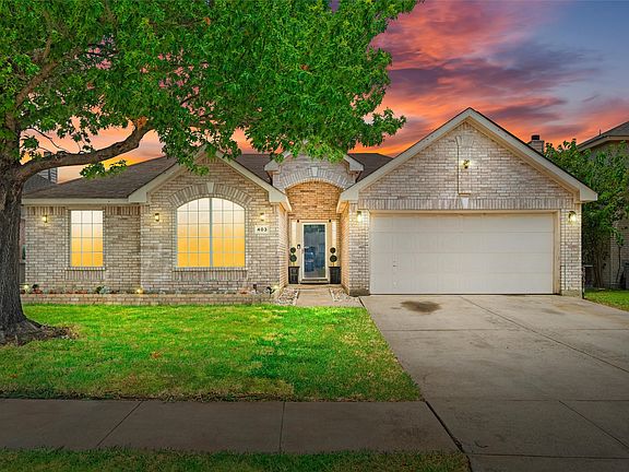 2nd image of 403 Creek Point Ln