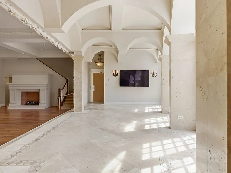 2650 N Lincoln Ave — Photo 16