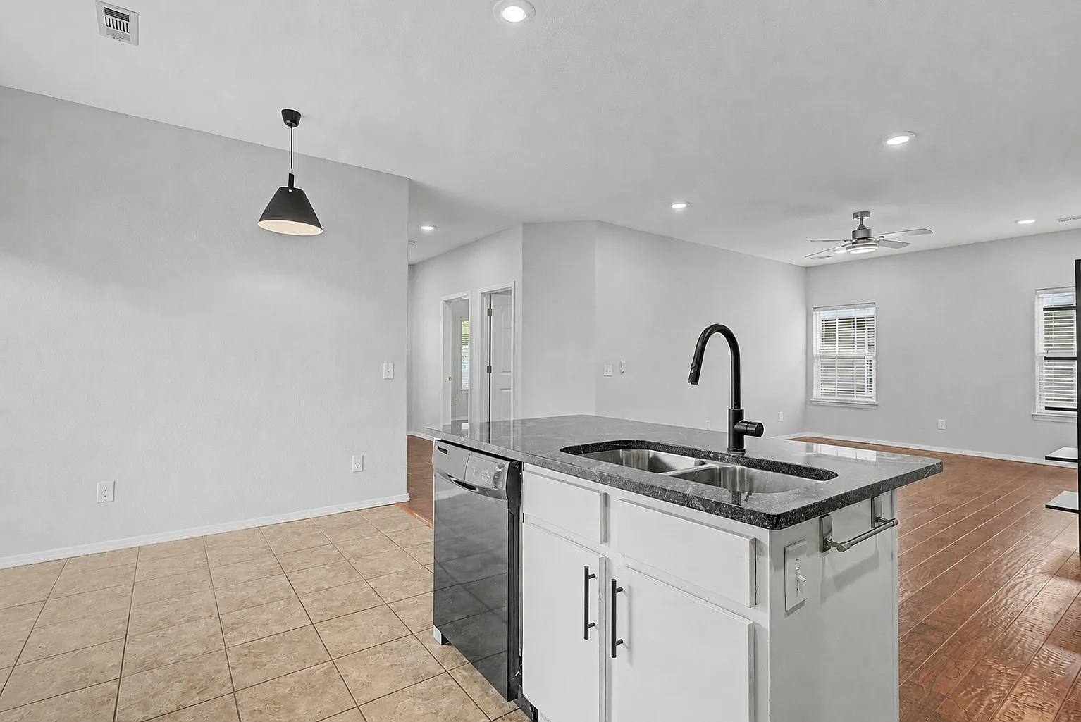 3 bed, 1747 sqft, $1,450 — Photo 2