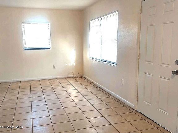 3rd image of 419 N Fiske Blvd
