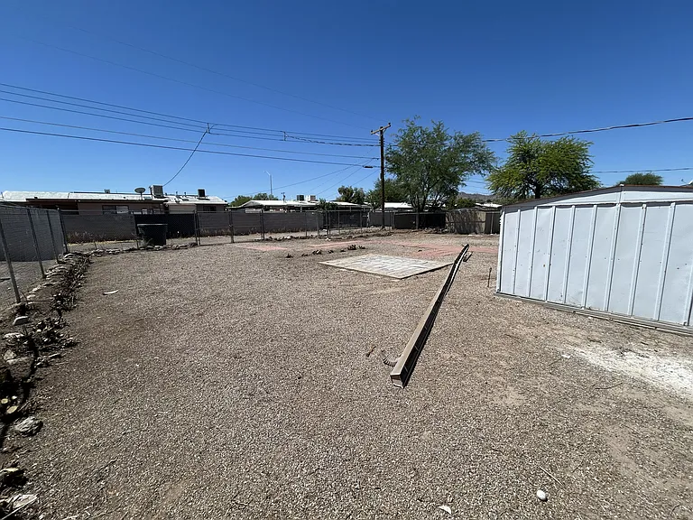 1849 W Waverly St — Photo 25