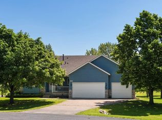 1656 Mark Ct, Shakopee, MN 55379