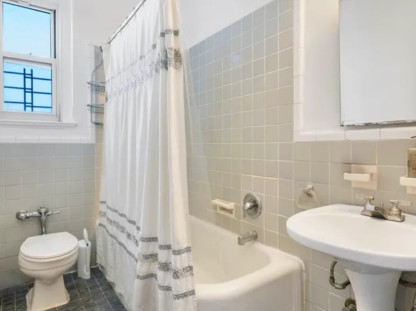 72-15 37th Avenue image 8 of 9