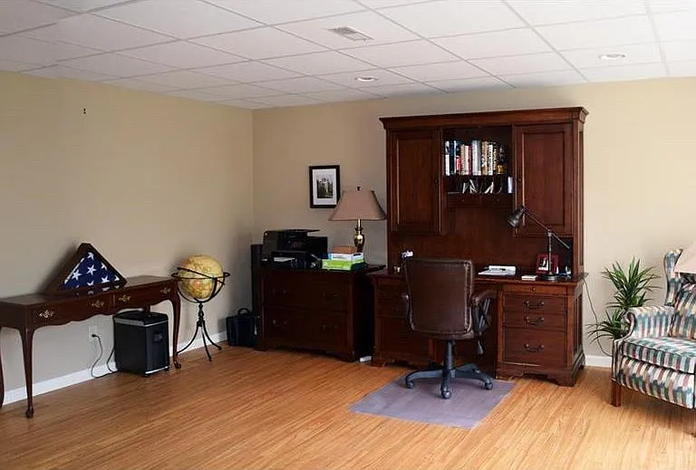 105 Fox Pointe Dr — Photo 16