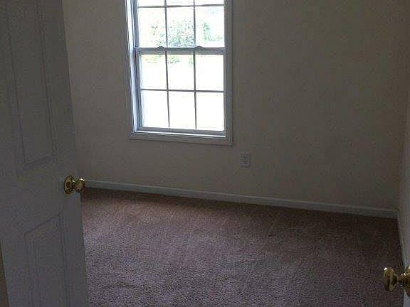 5th image of 45 Charleston Ln