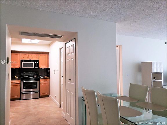 3rd image of 3300 NE 191st St APT 614