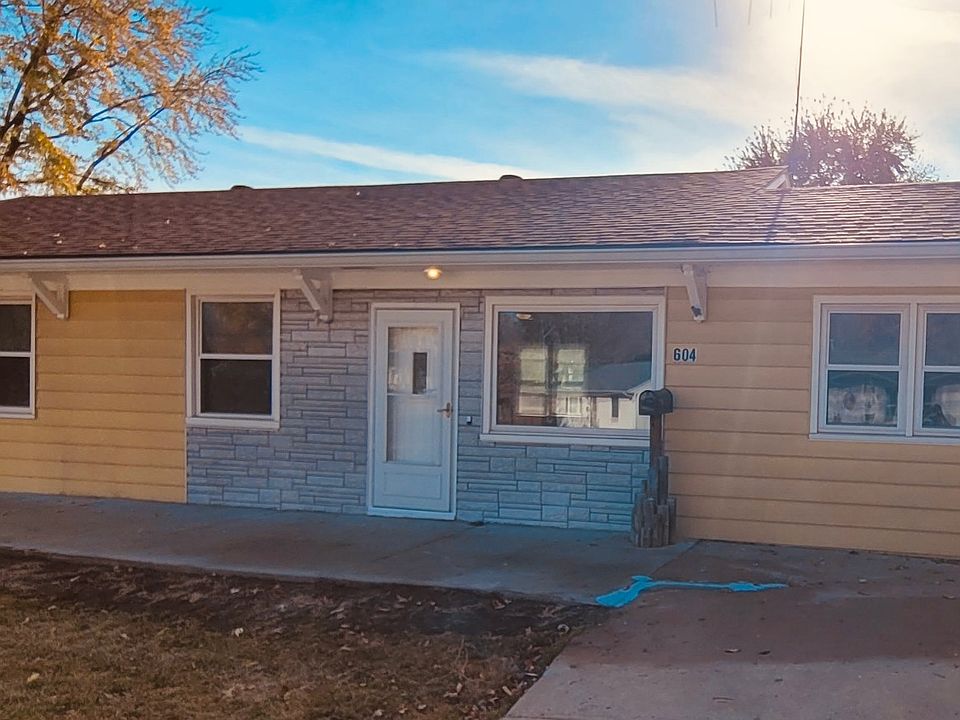 1st image of 604 N Sunset Dr