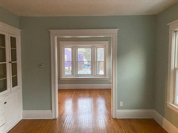 Large walkway between living room / dining room (or use as combined living space).