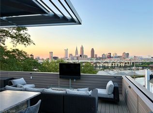 2040 W 11th Pl, Cleveland, OH 44113
