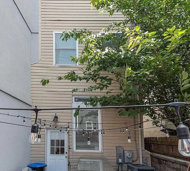 1019 S Streeper St — Photo 26