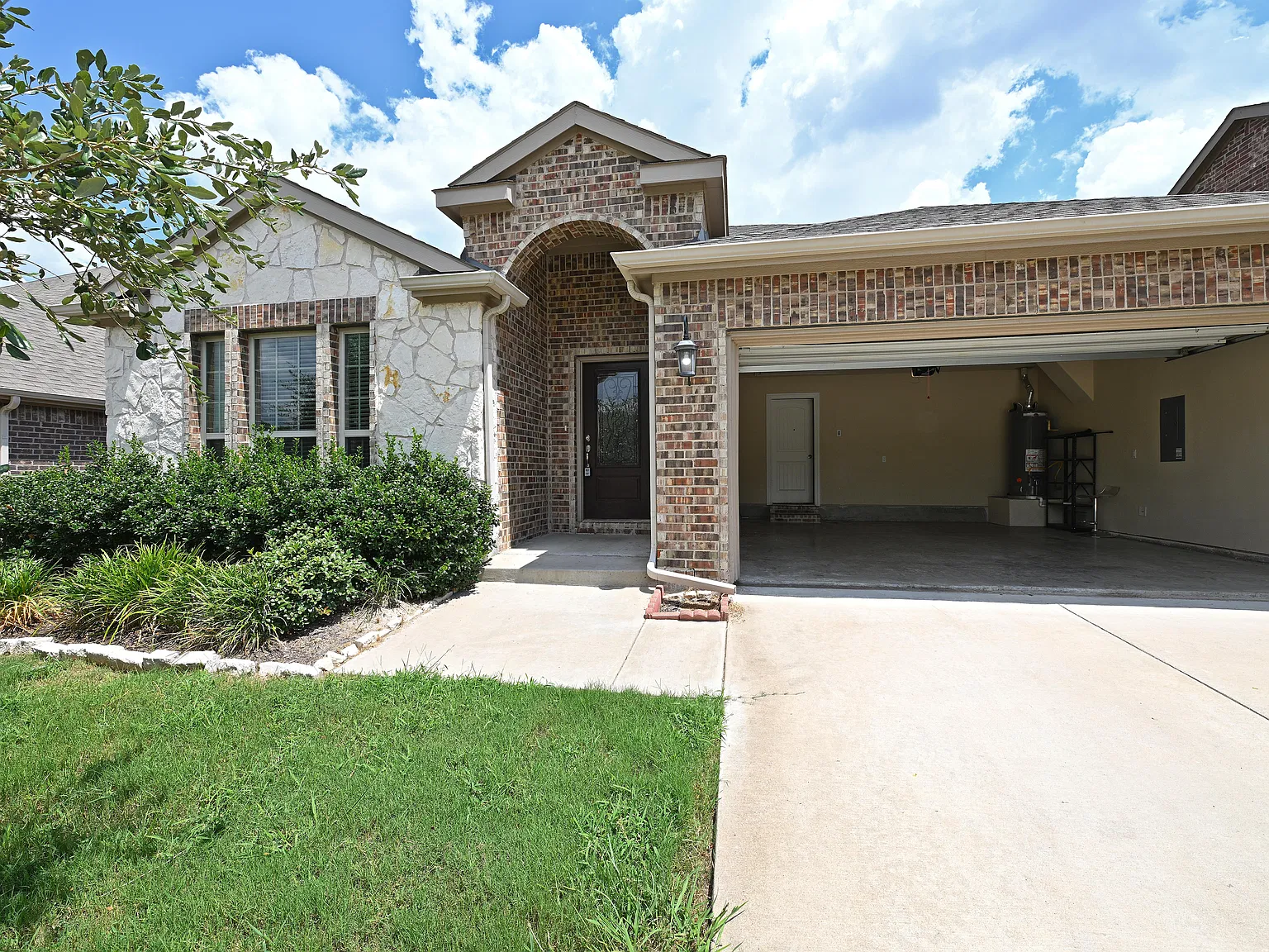 3 bed, 1897 sqft, $2,350 — Photo 4