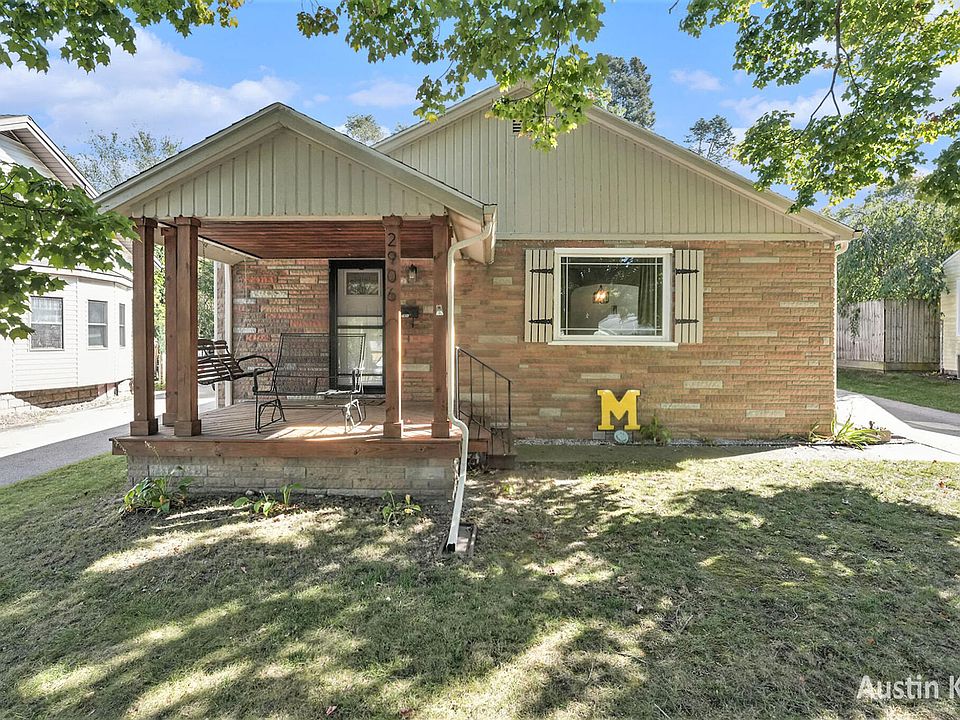 1st image of 2906 Botsford Pl NE