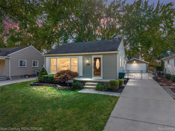 342 S Manitou Ave, Clawson, MI 48017