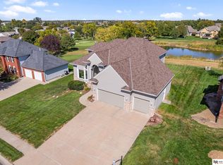908 Bailey Dr, Papillion, NE 68046
