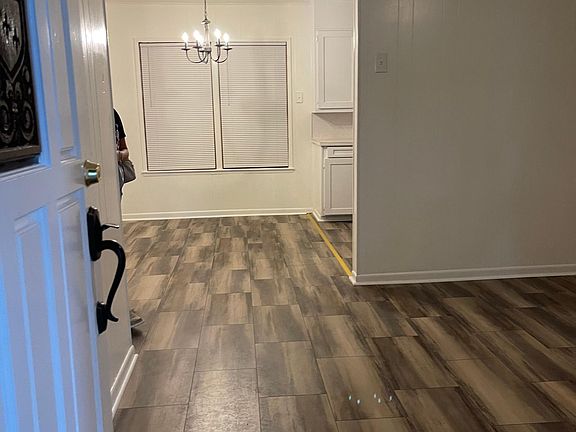 3rd image of 4725 Jean St