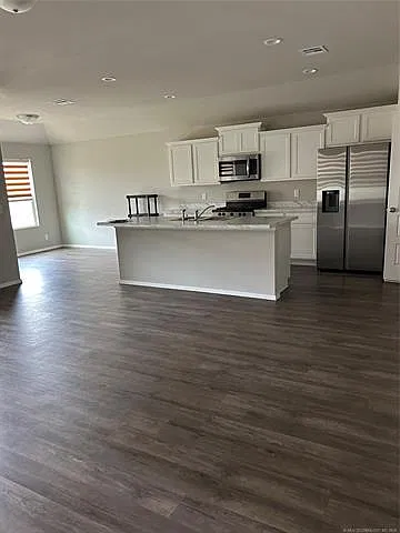 4 bed, 1694 sqft, $1,800 — Photo 2