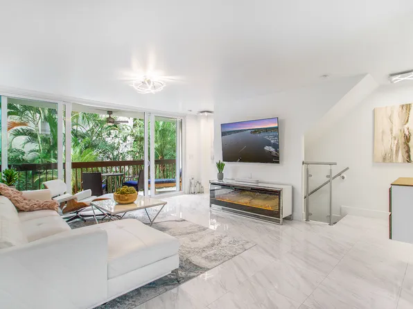 995 9th Ave S APT 4, Naples, FL 34102