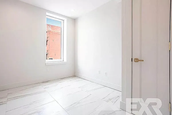 Rented by EXR | media 45