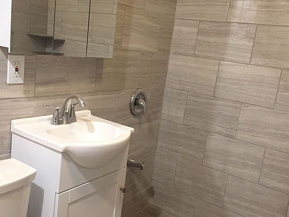 B664378A-8F3A-4F60-8B1C-D4591E2F5D63