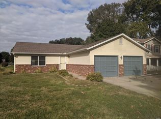 512 Oakwood Dr, Troy, IL
