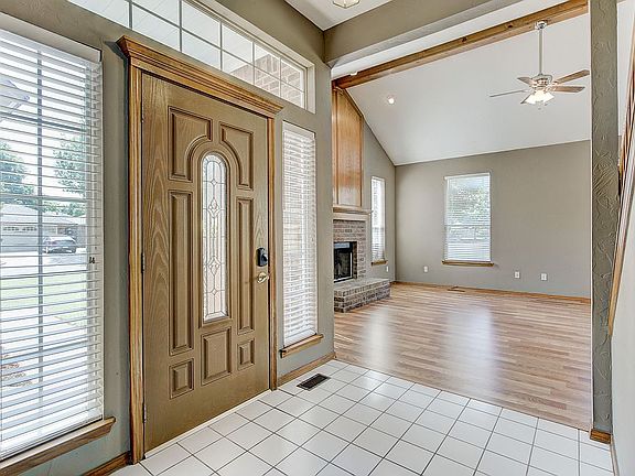 3rd image of 1012 Westbury Ct