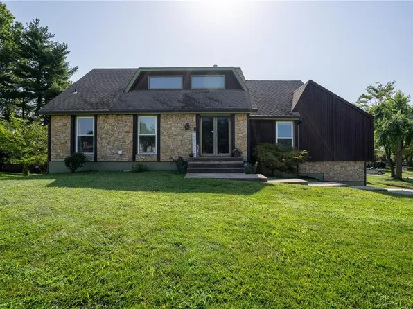 6804 E 123rd Ter, Grandview, MO 64030